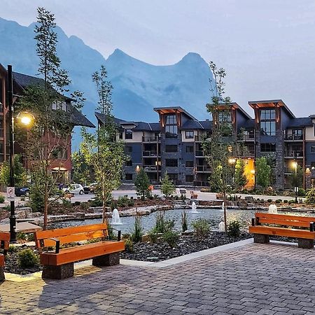 Luxurious Rundle Cliffs Lodge In Spring Creek Canmore Exteriör bild