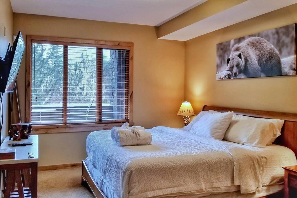 Luxurious Rundle Cliffs Lodge In Spring Creek Canmore Exteriör bild