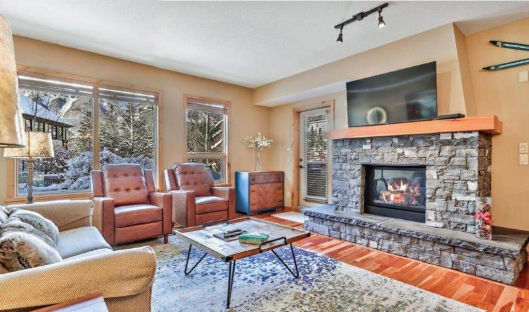 Luxurious Rundle Cliffs Lodge In Spring Creek Canmore Exteriör bild