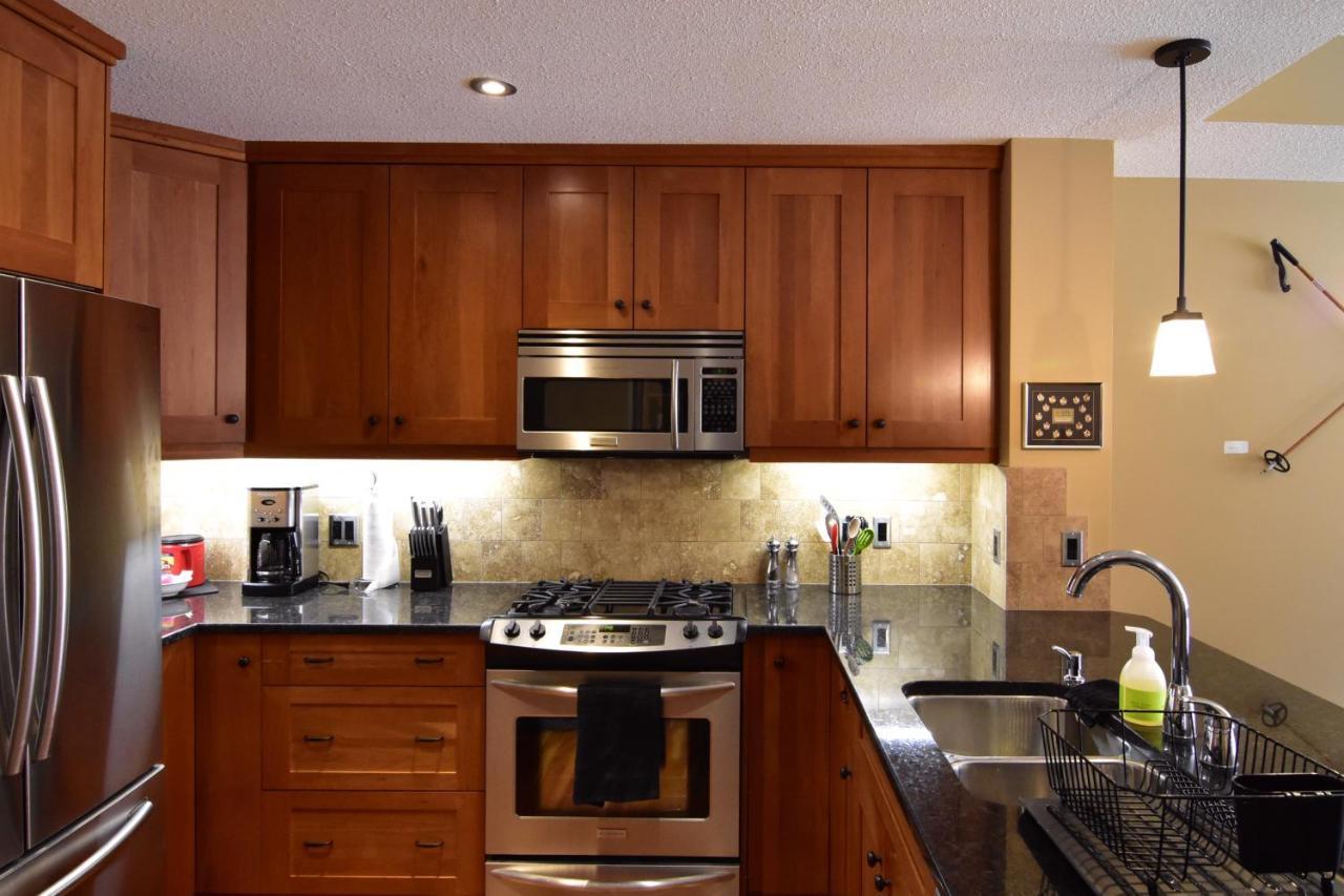 Luxurious Rundle Cliffs Lodge In Spring Creek Canmore Exteriör bild