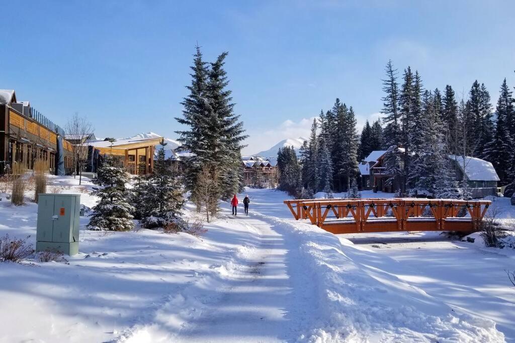 Luxurious Rundle Cliffs Lodge In Spring Creek Canmore Exteriör bild