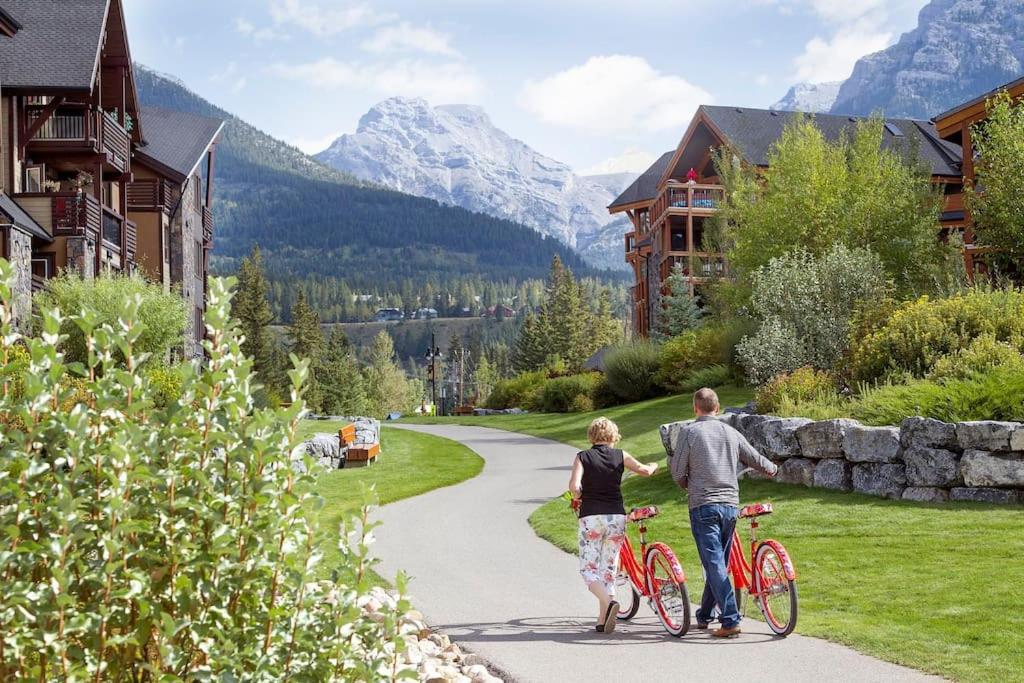 Luxurious Rundle Cliffs Lodge In Spring Creek Canmore Exteriör bild