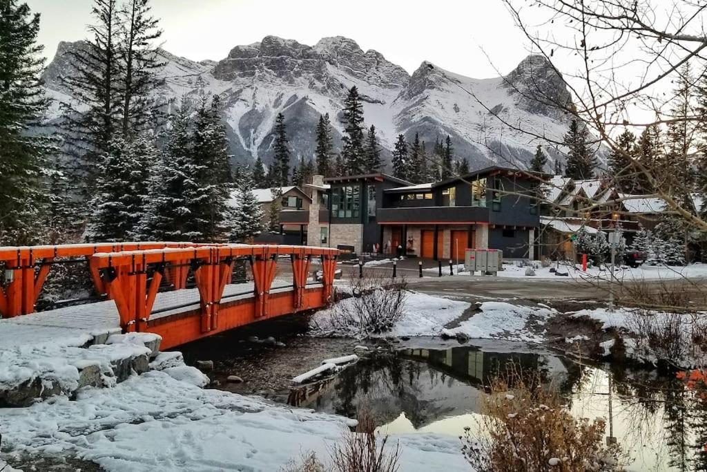 Luxurious Rundle Cliffs Lodge In Spring Creek Canmore Exteriör bild