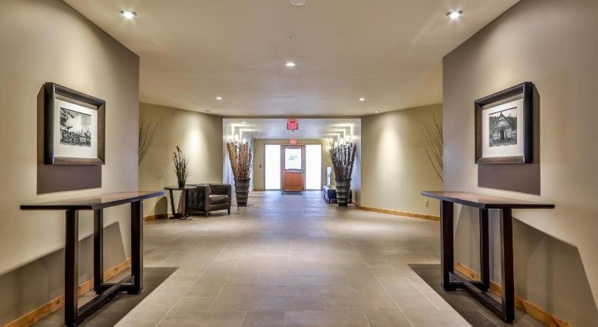 Luxurious Rundle Cliffs Lodge In Spring Creek Canmore Exteriör bild