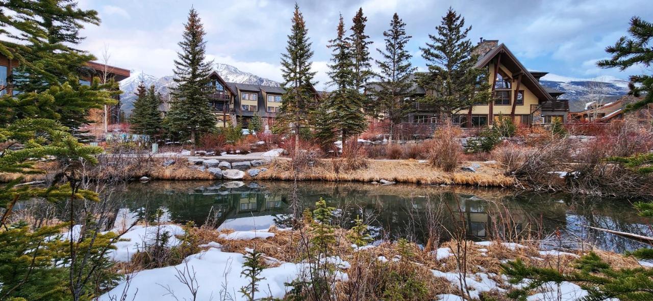 Luxurious Rundle Cliffs Lodge In Spring Creek Canmore Exteriör bild